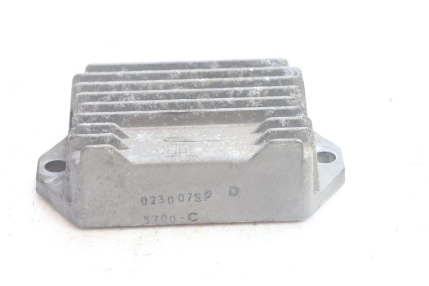 photo de CHARGING REGULATOR PIAGGIO VESPA S 2T 50 (2007 - 2014) - Technical close-up