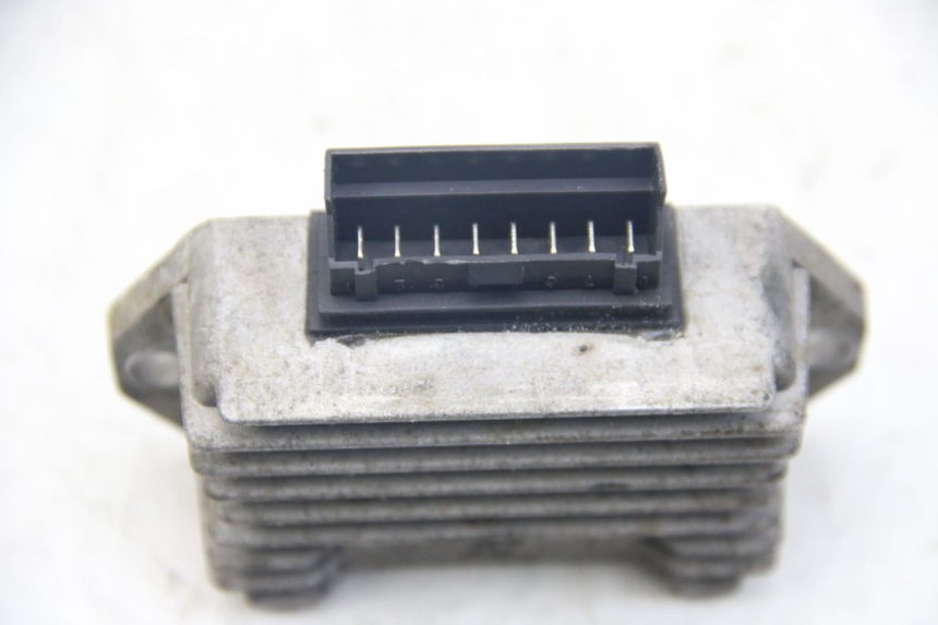 photo de CHARGING REGULATOR PIAGGIO VESPA SPRINT 2T 50 (2014 - 2018) - Fixing points details