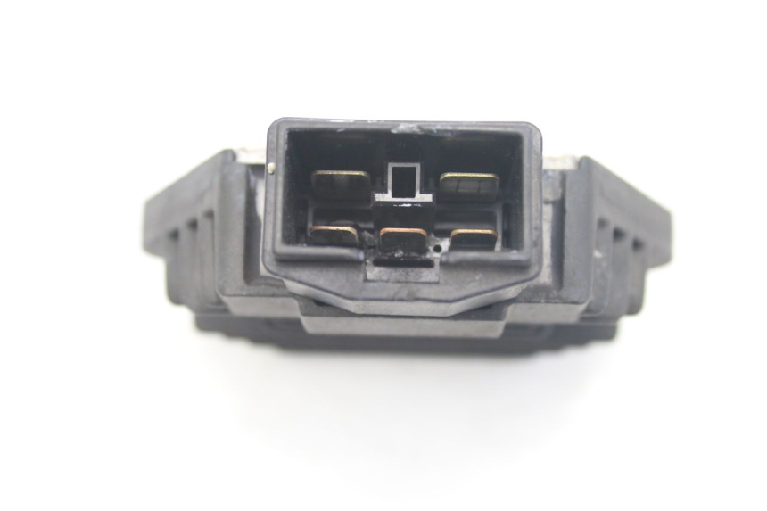 photo de CHARGING REGULATOR HONDA VFR FI RC46 800 (1998 - 2001) - Zoom on usage condition