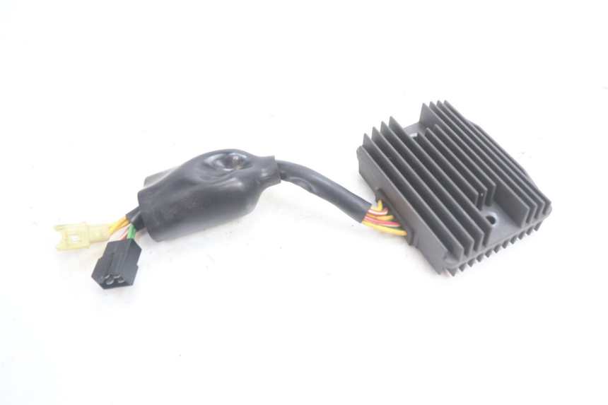 photo de CHARGING REGULATOR HONDA VFR FI RC46 800 (1998 - 2001) - Alternative perspective