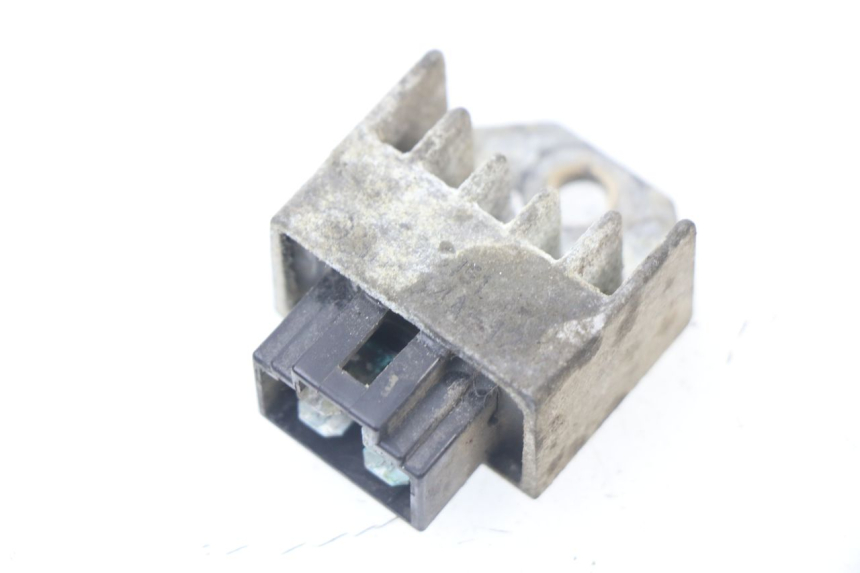 photo de CHARGING REGULATOR PEUGEOT VIVACITY 50 (2004 - 2009) - Alternative perspective