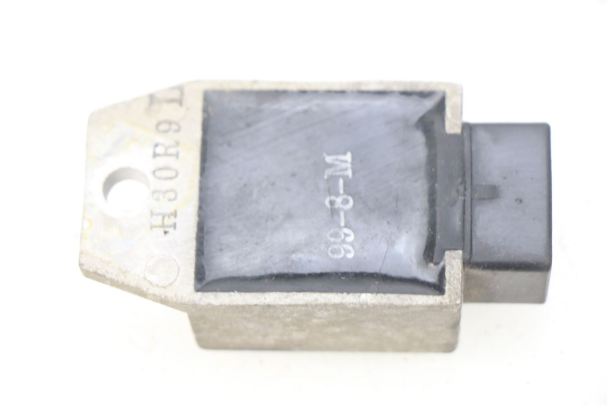 photo de CHARGING REGULATOR PEUGEOT VIVACITY 50 (1998 - 2003) - Zoom on usage condition