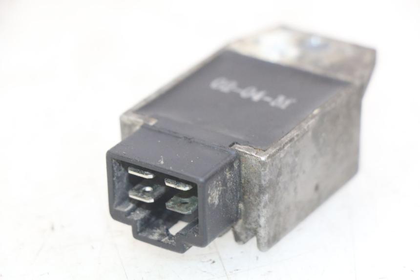 photo de CHARGING REGULATOR PEUGEOT VIVACITY 50 (1998 - 2003) - Zoom on usage condition