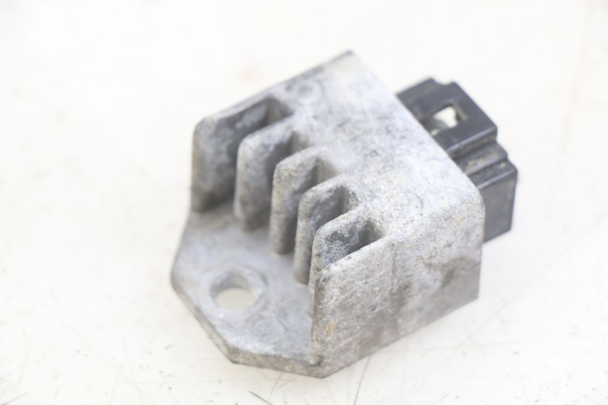 photo de CHARGING REGULATOR PEUGEOT VIVACITY 50 (2004 - 2009) - Alternative perspective