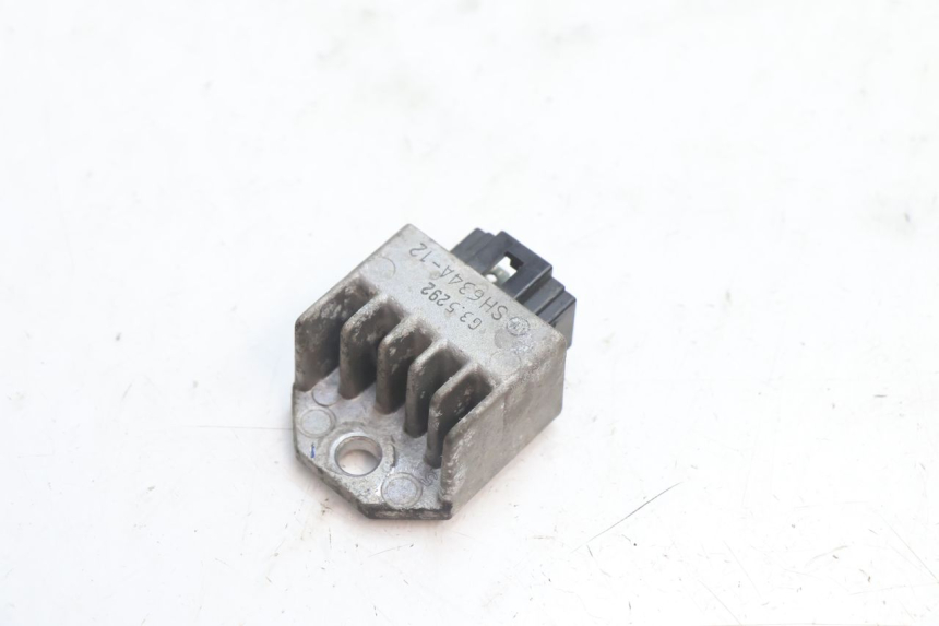photo de CHARGING REGULATOR PEUGEOT VIVACITY 50 (1998 - 2003) - Zoom on usage condition