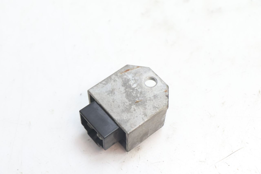 photo de CHARGING REGULATOR PEUGEOT VIVACITY 50 (1998 - 2003) - Alternative perspective