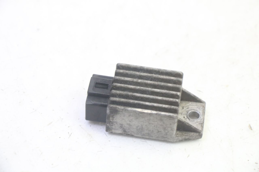 photo de REGULATOR PEUGEOT VIVACITY 100 (1999 - 2008) - Component detail