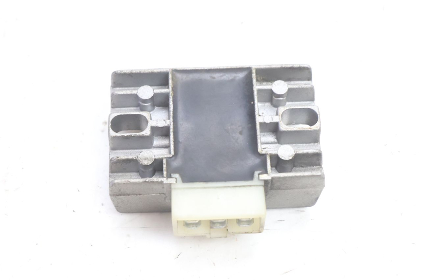 photo de REGULATOR DAELIM VJ ROADWIN 125 (2004 - 2007) - Technical close-up