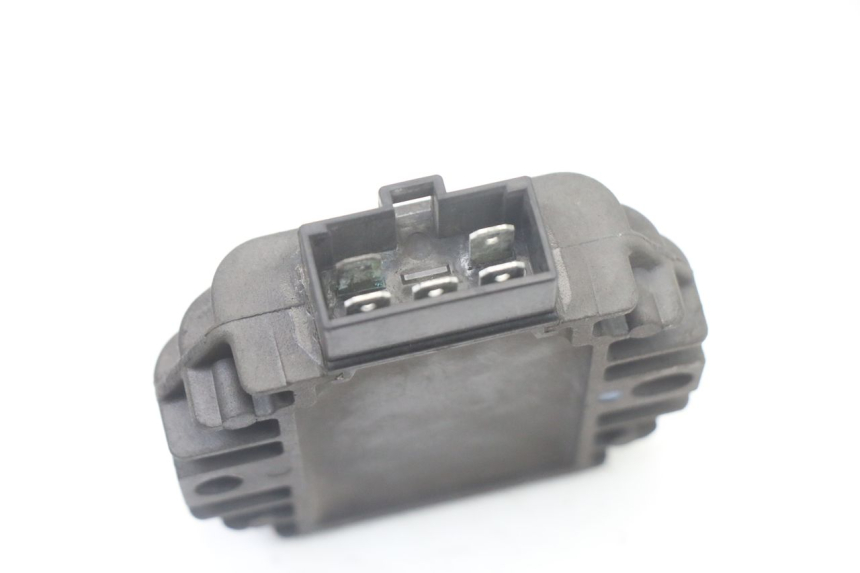 photo de REGULATOR YAMAHA X-MAX XMAX ABS 250 (2010 - 2012) - Zoom on usage condition