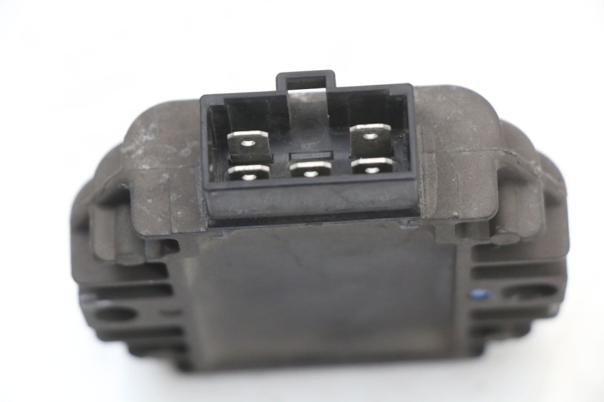 photo de CHARGING REGULATOR YAMAHA X-MAX XMAX 125 (2010 - 2013) - Zoom on usage condition