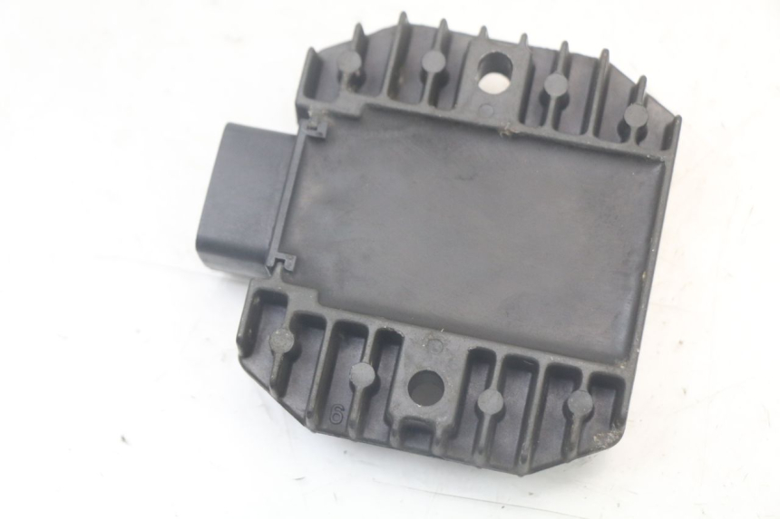 photo de CHARGING REGULATOR YAMAHA XMAX X-MAX 125 (2006 - 2009) - Technical close-up