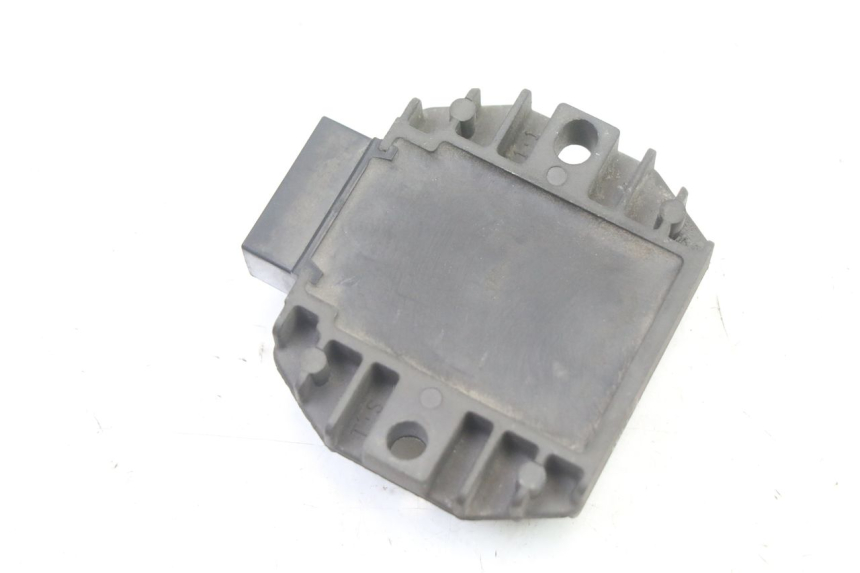 photo de CHARGING REGULATOR YAMAHA X-MAX XMAX 125 (2010 - 2013) - Alternative perspective