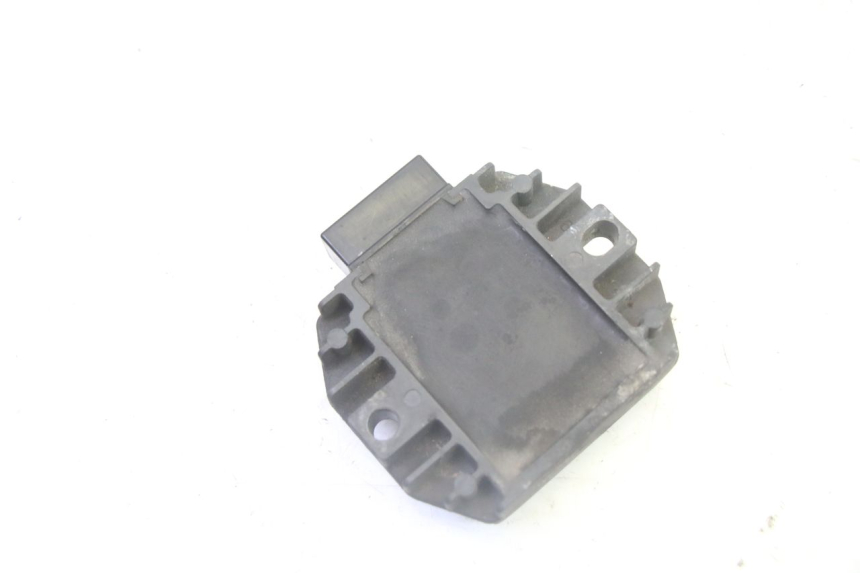 photo de CHARGING REGULATOR YAMAHA X-MAX XMAX 125 (2010 - 2013) - Alternative perspective