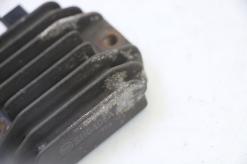 photo de CHARGING REGULATOR YAMAHA X-MAX XMAX 125 (2010 - 2013) - Alternative perspective