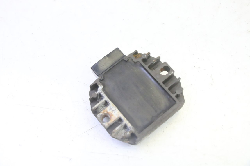 photo de CHARGING REGULATOR YAMAHA X-MAX XMAX 125 (2010 - 2013) - Technical close-up