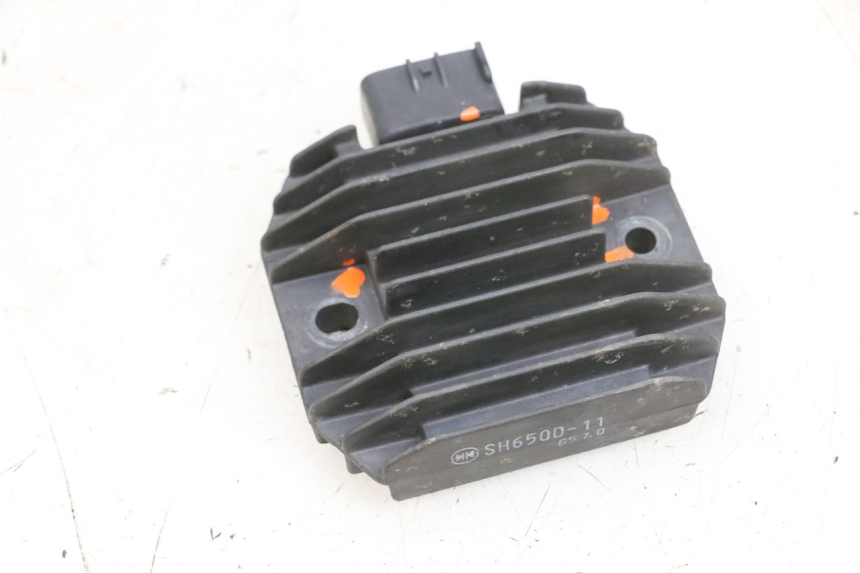 photo de CHARGING REGULATOR YAMAHA XMAX X-MAX 125 (2006 - 2009) - Technical close-up