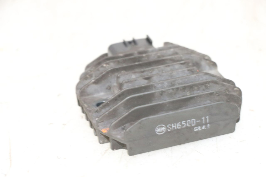 photo de CHARGING REGULATOR YAMAHA XMAX X-MAX 125 (2006 - 2009) - Technical close-up