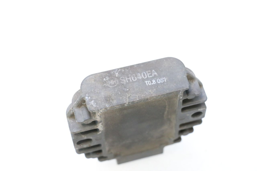 photo de CHARGING REGULATOR YAMAHA X-MAX XMAX 125 (2010 - 2013) - Technical close-up