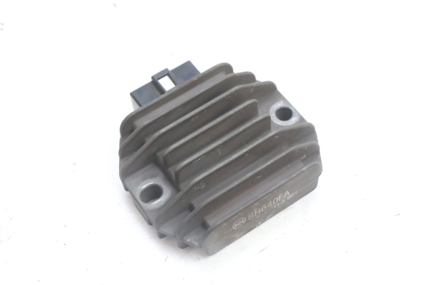 photo de CHARGING REGULATOR YAMAHA X-MAX XMAX 125 (2010 - 2013) - Component detail