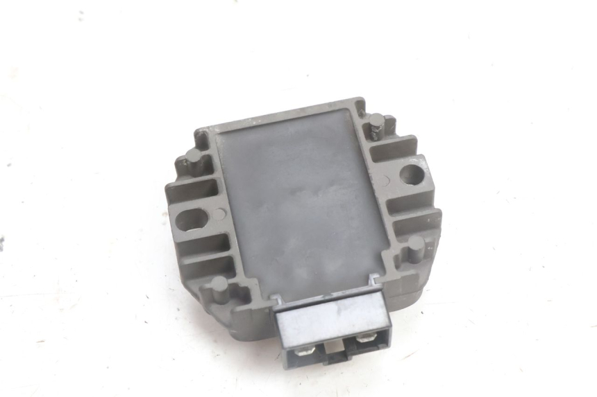 photo de CHARGING REGULATOR YAMAHA X-MAX XMAX 125 (2010 - 2013) - Technical close-up