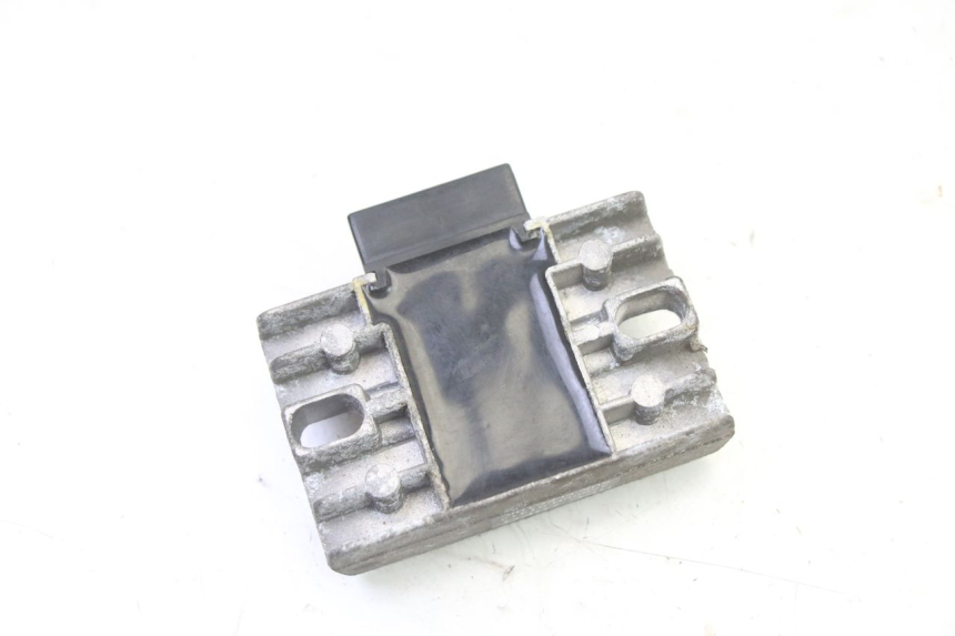 photo de CHARGING REGULATOR PIAGGIO X9 EVOLUTION 125 (2003 - 2007) - Technical close-up