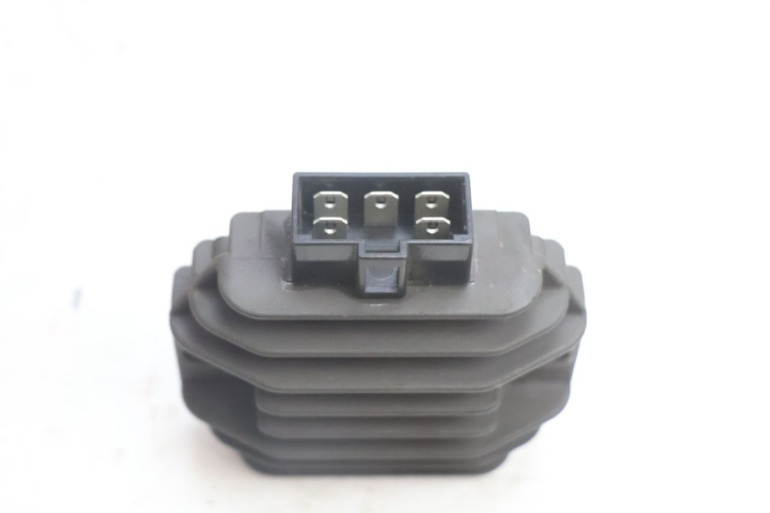 photo de CHARGING REGULATOR PIAGGIO X9 EVOLUTION 125 (2003 - 2007) - Technical close-up