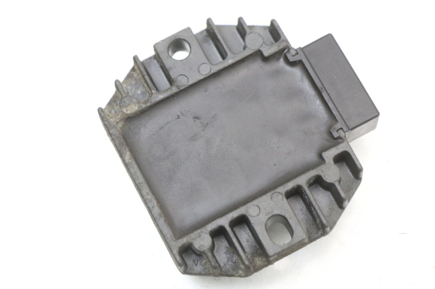 photo de CHARGING REGULATOR PIAGGIO X9 125 (2000 - 2003) - Technical close-up