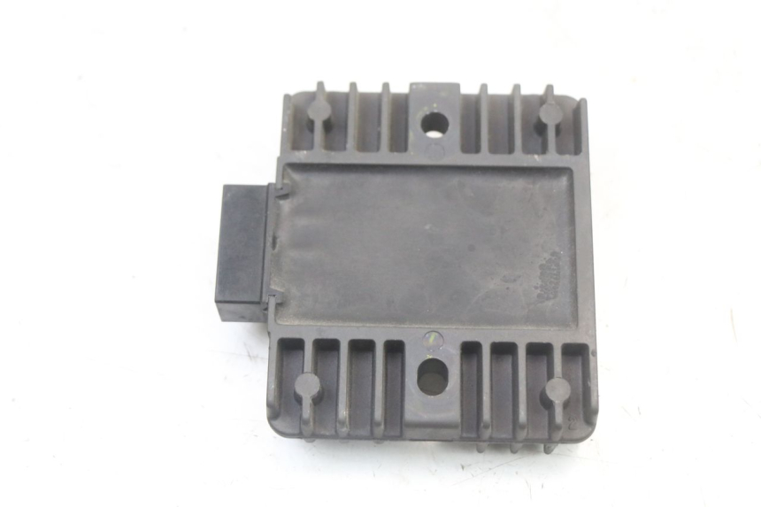 photo de REGULATOR YAMAHA XJ6 ABS 600 (2008 - 2016) - Technical close-up