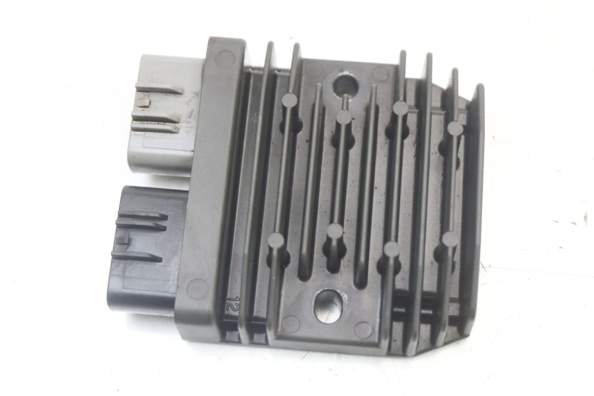 photo de REGULATOR YAMAHA FZ1 FAZER 1000 (2007 - 2009) - Component detail