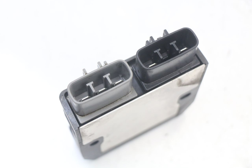 photo de REGULATOR YAMAHA FZ1 FAZER 1000 (2007 - 2009) - Zoom on usage condition