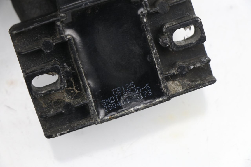 photo de REGULATOR YAMAHA YBR 125 (2004 - 2006) - Component detail