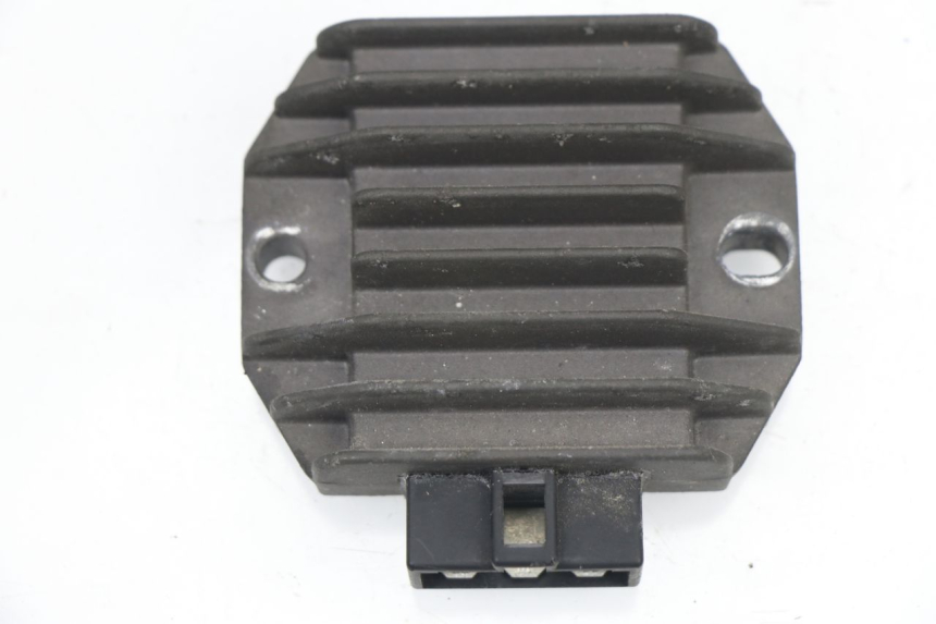 photo de CHARGING REGULATOR YAMAHA YP MAJESTY 125 (2002 - 2006) - Main view