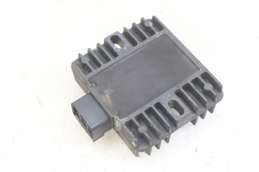 photo de CHARGING REGULATOR YAMAHA YP MAJESTY 400 (2004 - 2008) - Component detail