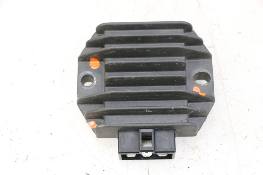 photo de CHARGING REGULATOR YAMAHA YP MAJESTY 125 (2002 - 2006) - Main view