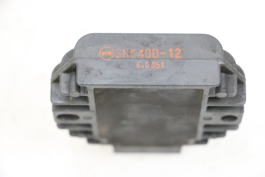 photo de CHARGING REGULATOR YAMAHA YP MAJESTY 125 (2002 - 2006) - Alternative perspective