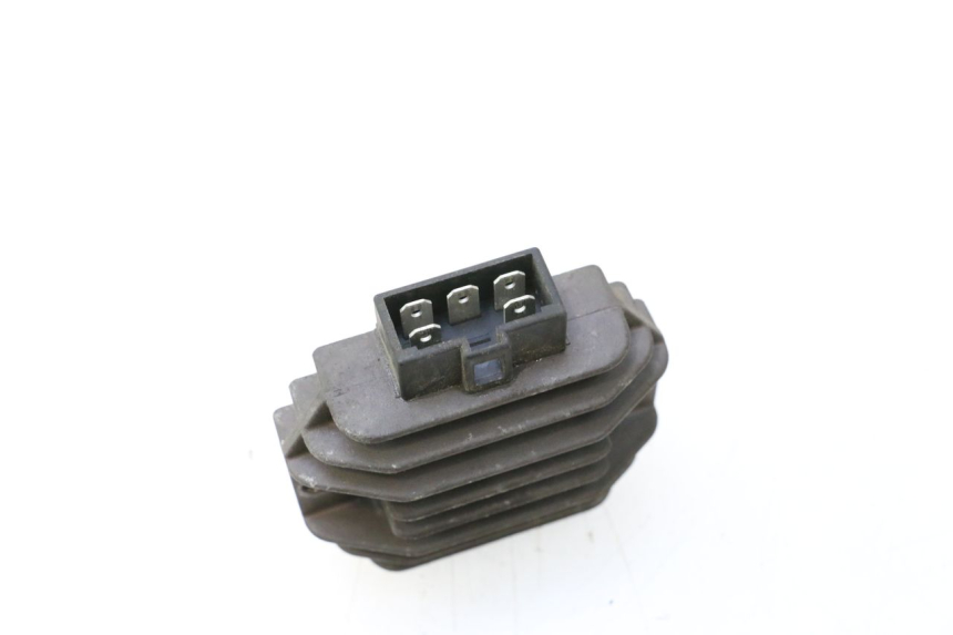 photo de CHARGING REGULATOR YAMAHA YP MAJESTY 125 (1998 - 2001) - Alternative perspective