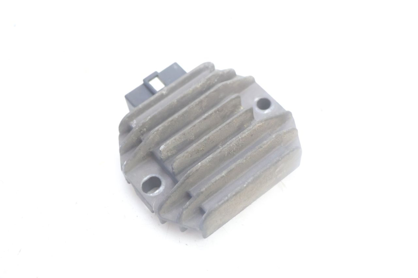 photo de CHARGING REGULATOR YAMAHA YP MAJESTY 125 (2002 - 2006) - Component detail