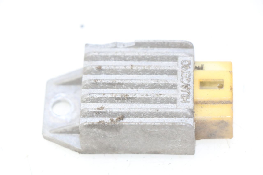 photo de CHARGING REGULATOR YIYING YY50QT-10 50 (2007 - 2022) - Alternative perspective