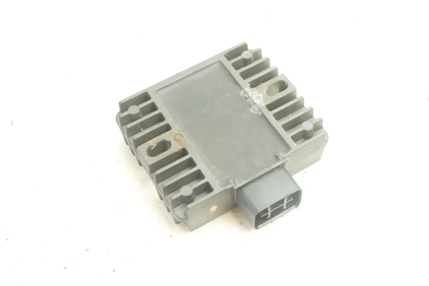 photo de REGULATOR YAMAHA YZF R6 600 (2008 - 2009) - Alternative perspective