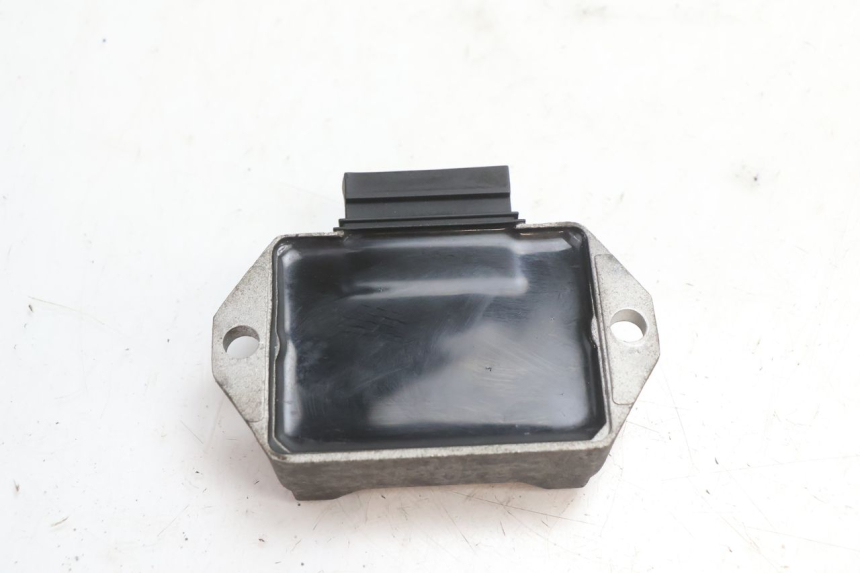 photo de CHARGING REGULATOR PIAGGIO ZIP 2T 50 (2009 - 2019) - Zoom on usage condition