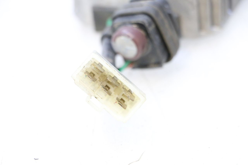 photo de CHARGING REGULATOR PIAGGIO ZIP 4T 50 (2018 - 2020) - Alternative perspective