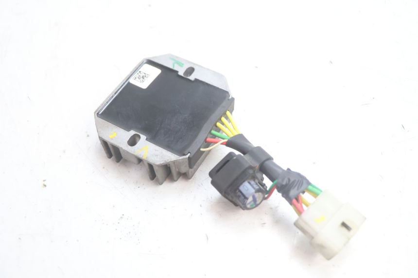 photo de REGULATOR PIAGGIO ZIP IGET 4T 50 (2021 - 2023) - Alternative perspective