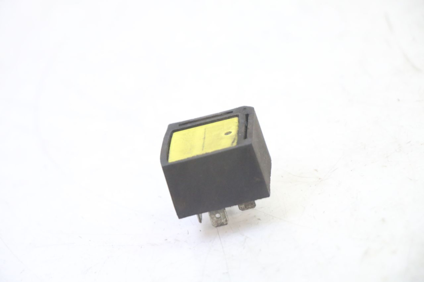 photo de STARTER RELAY PEUGEOT ELYSTAR 50 (2002 - 2014) - Zoom on usage condition