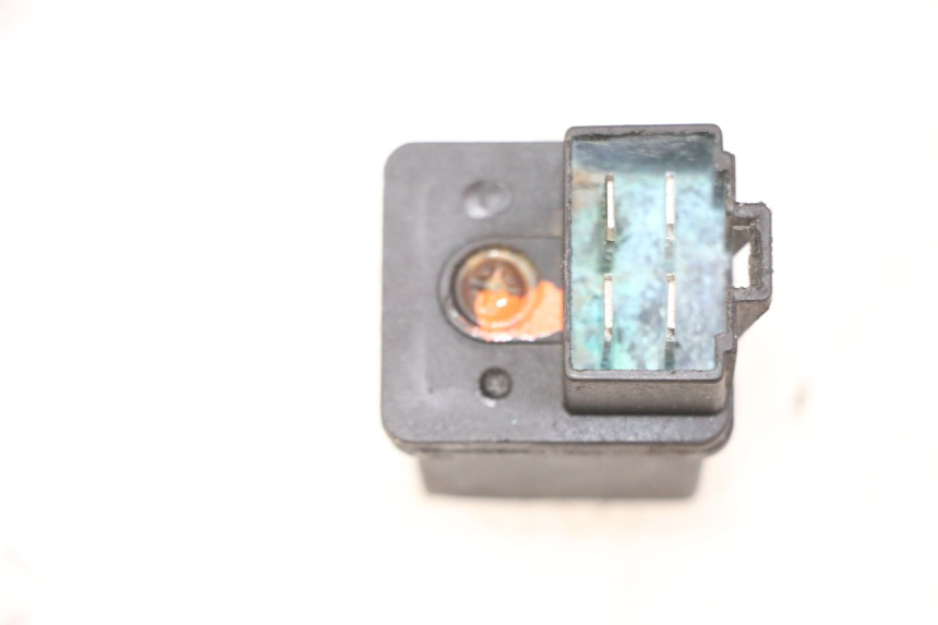 photo de STARTER RELAY PEUGEOT KISBEE 2T 50 (2010 - 2017) - Zoom on usage condition