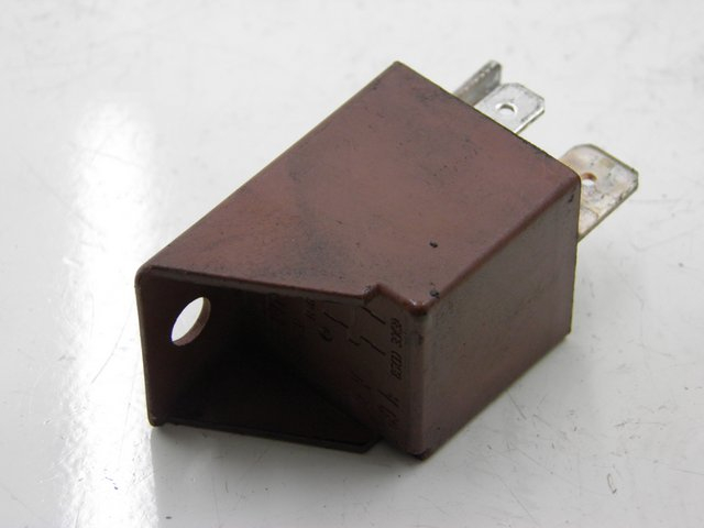 photo de STARTER RELAY PIAGGIO BEVERLY 125 (2005 - 2007) - Component detail