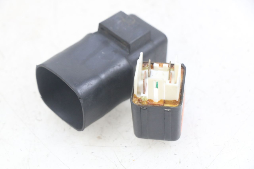 photo de STARTER RELAY HONDA SCV LEAD 100 (2003 - 2007) - Technical close-up