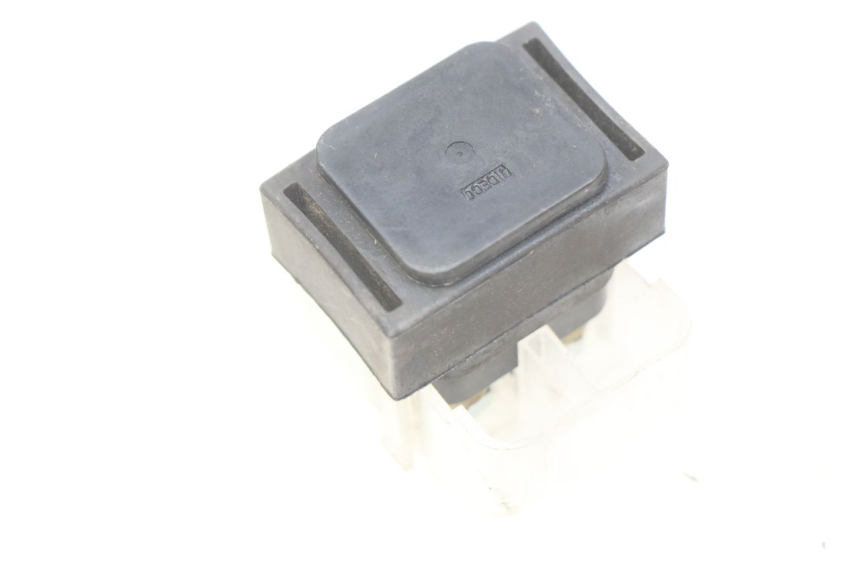 photo de STARTER RELAY SUZUKI SIXTEEN 125 (2008 - 2010) - Zoom on usage condition