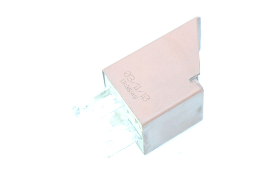 photo de STARTER RELAY PIAGGIO VESPA LX 2T 50 (2005 - 2013) - Component detail