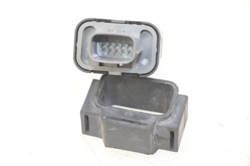 photo de ELECTRICAL RELAY HONDA CB R 1000 (2018 - 2023) - Alternative perspective