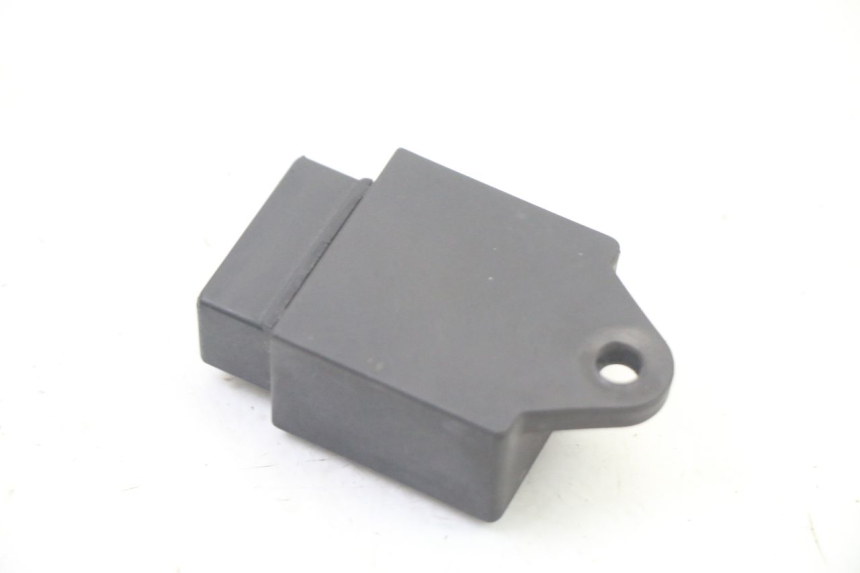 photo de ELECTRICAL RELAY PIAGGIO FLY 2T 50 (2004 - 2017) - Alternative perspective